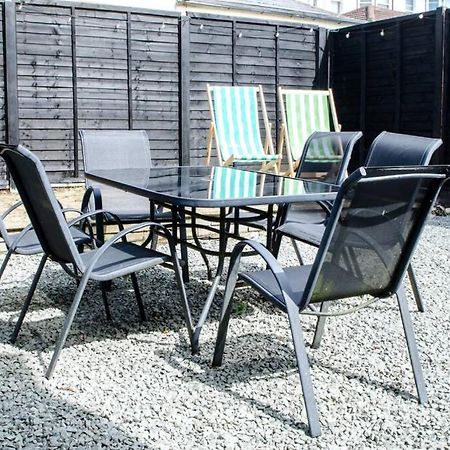 Chic Beach Getaway Margate Exterior photo