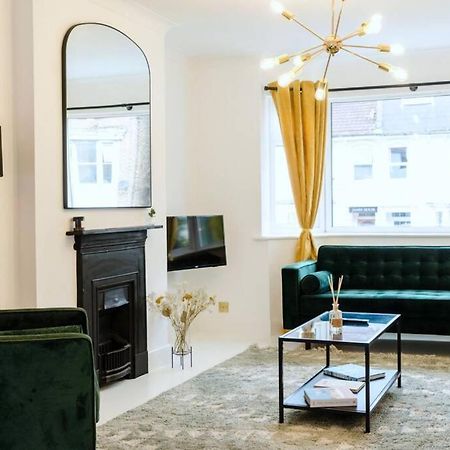 Chic Beach Getaway Margate Exterior photo