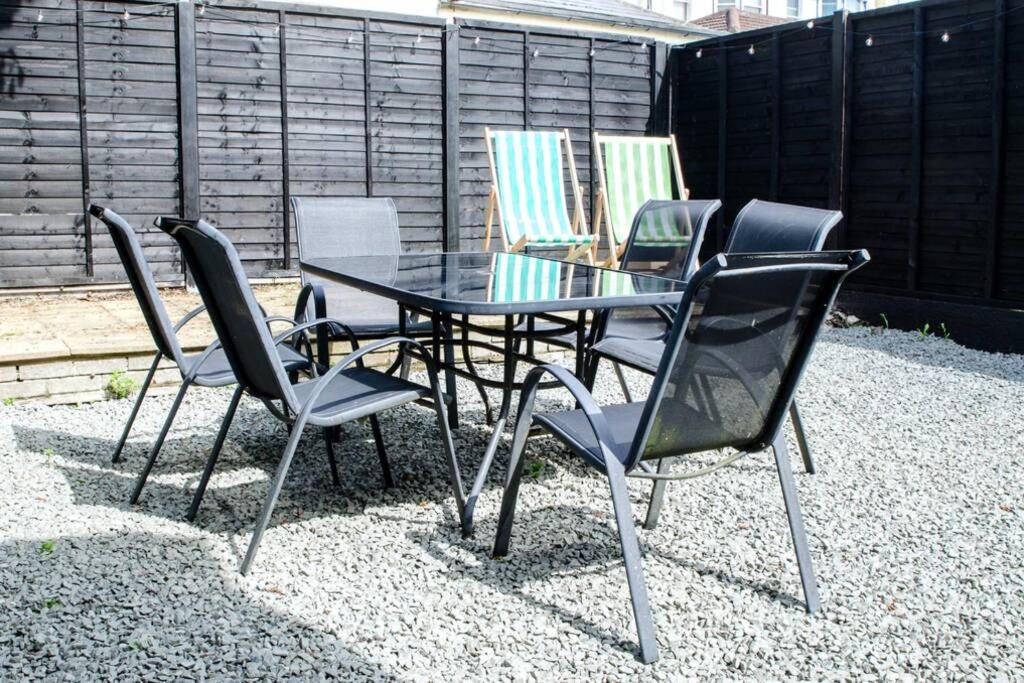 Chic Beach Getaway Margate Exterior photo