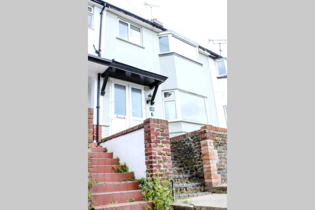 Chic Beach Getaway Margate Exterior photo